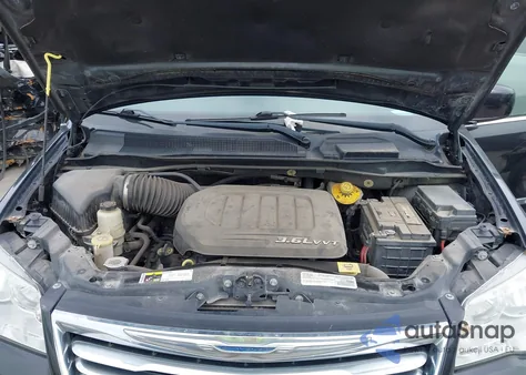 2016 Chrysler Town & Country Touring from USA, damaged, VIN 2C4RC1BG6GR148202